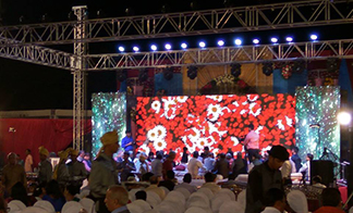Weddings of mobile outdoor screen