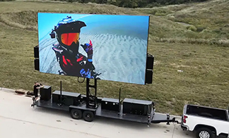 Thanks to the hydraulics with mobile led screen