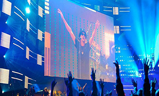 Large screen trailer display a multitude of media sources
